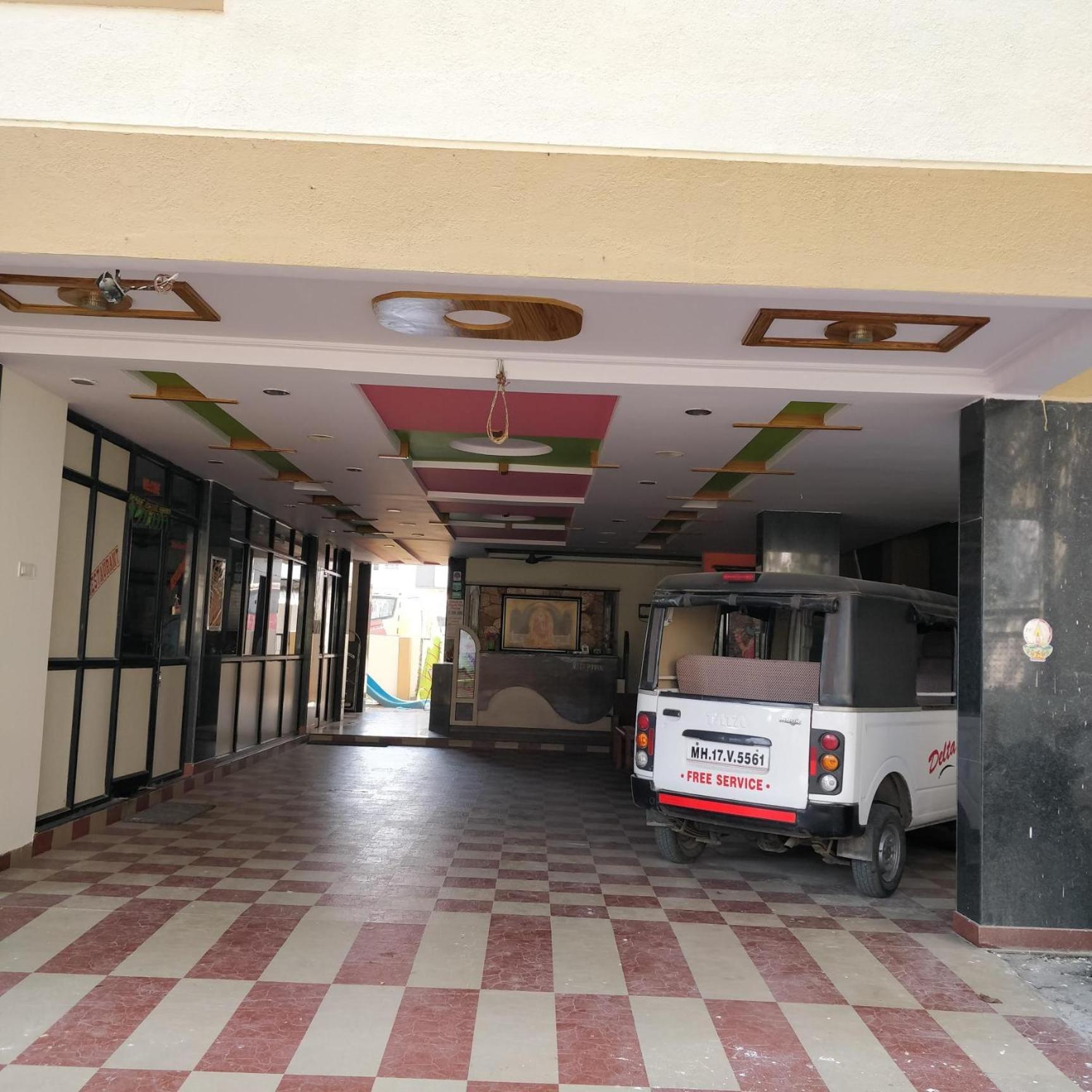 Hotel Delta Executive Shirdi Eksteriør bilde